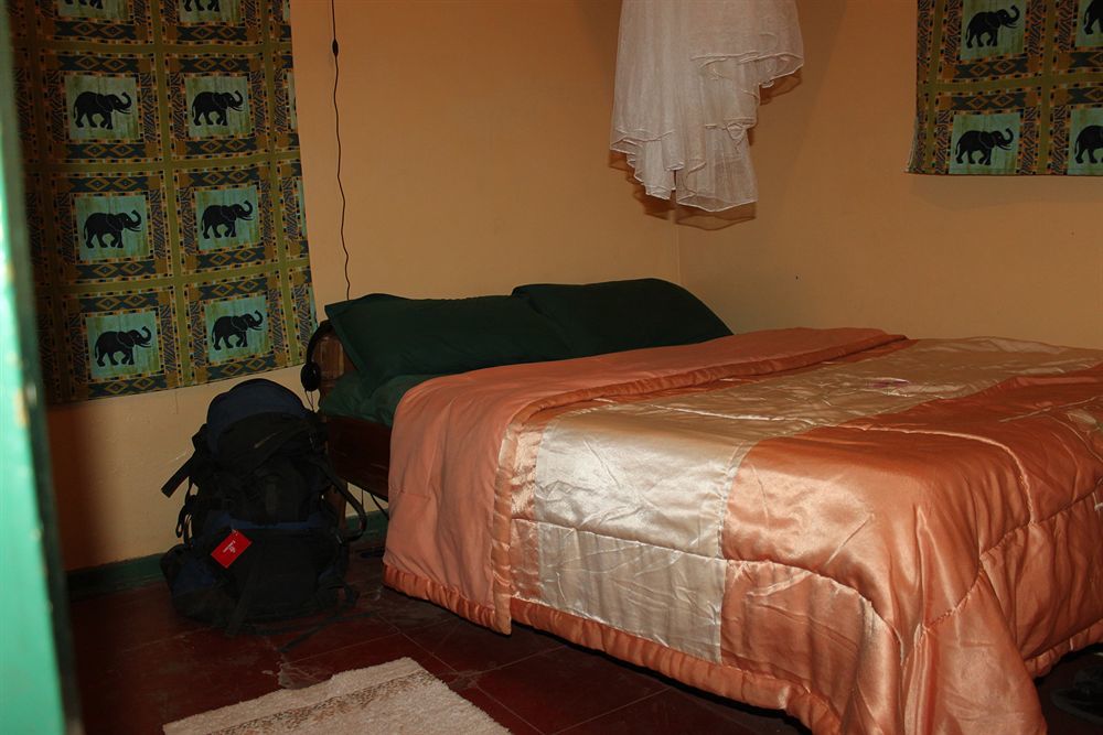 Zinga Backpackers Hotel Livingstone Bagian luar foto
