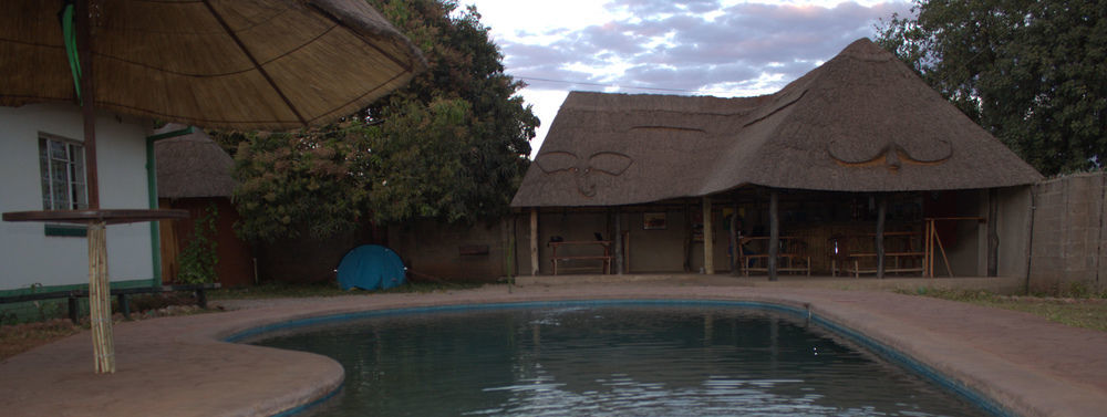 Zinga Backpackers Hotel Livingstone Bagian luar foto