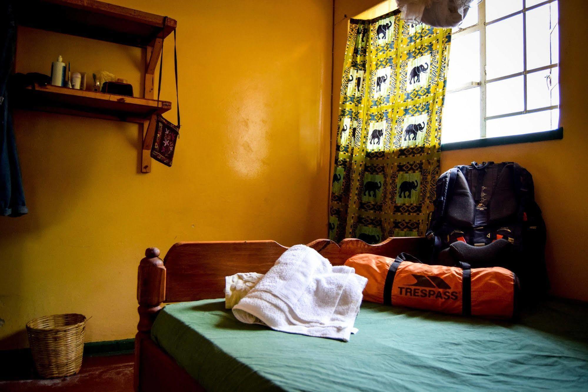 Zinga Backpackers Hotel Livingstone Bagian luar foto